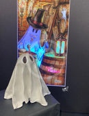 Ghosts in the Gallery by Lord Monteagle Medium (with Tealight)