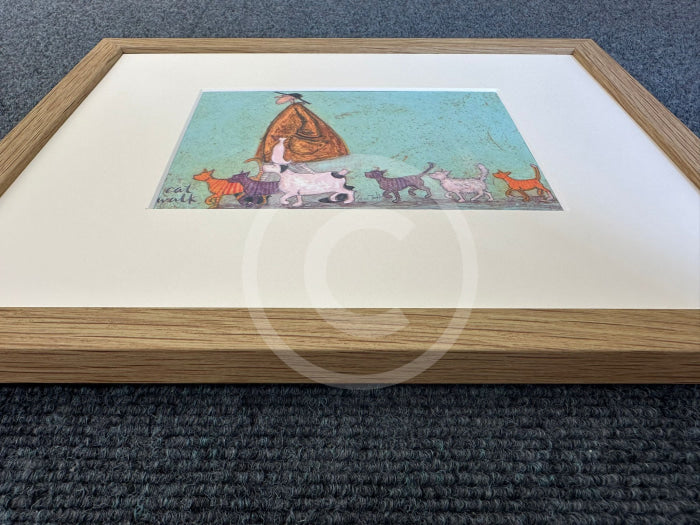 Framed in Oak, Close up of frame depth