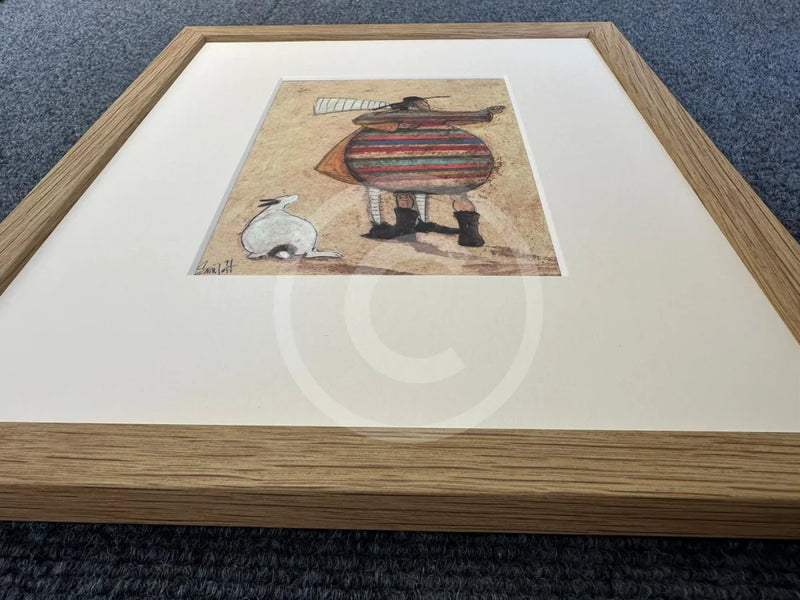 Framed in Oak, Close up of frame depth