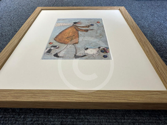 Framed in Oak, Close up of frame depth
